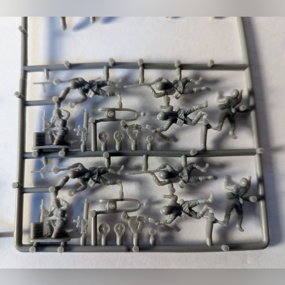 A-Toys Attack 1/72 scale WWII German Infantry Russian Infantry Figure INCOMPLETE - Picture 6 of 16